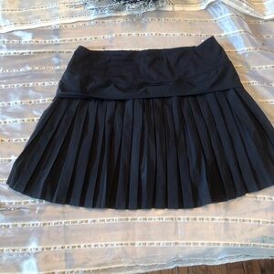 Black Pleated Women’s Skirt sporty size 2xl EUC built shorts